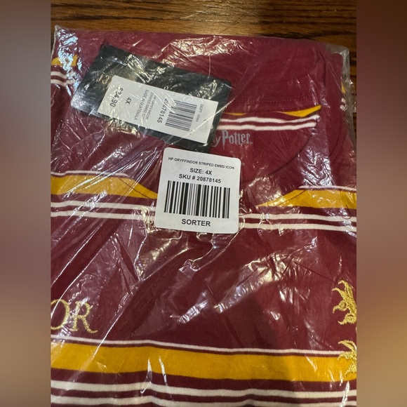 NWT Box Lunch Warner Bros. Harry Potter Gryffindor Red Striped T-Shirt size 4X - Picture 3 of 5